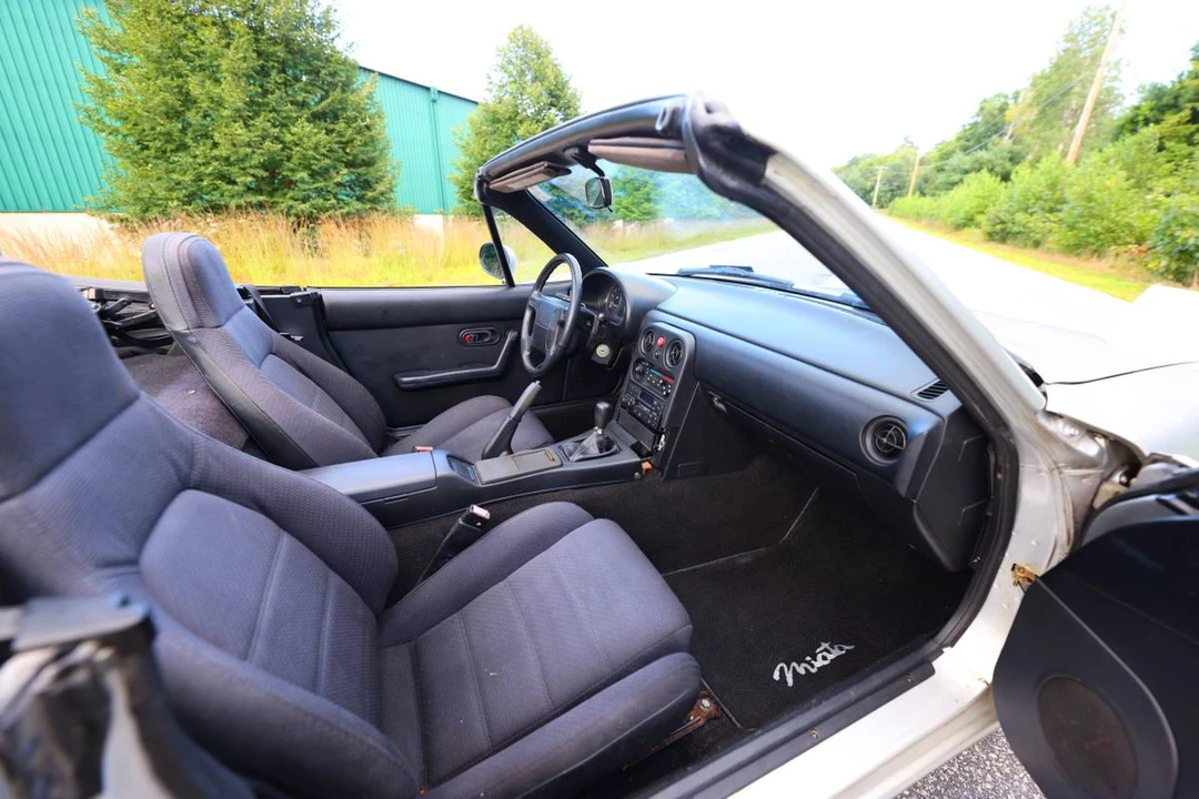 1990 Mazda NA MX-5 Miata - Image 22 of 24
