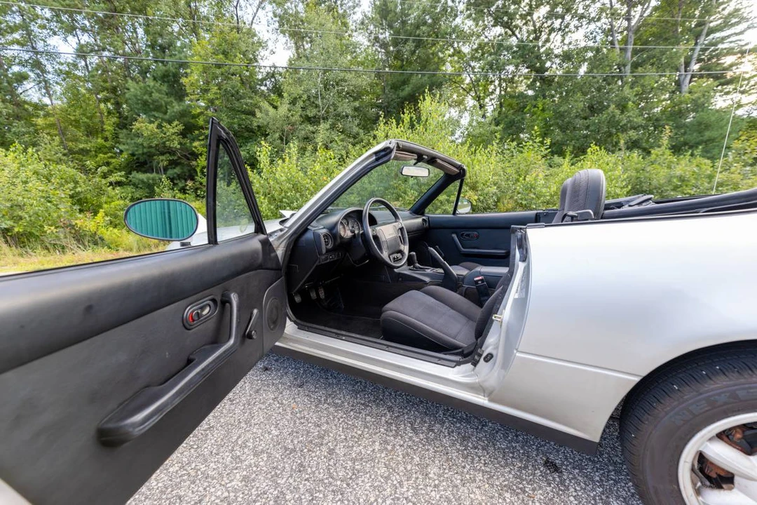 1990 Mazda NA MX-5 Miata - Image 11 of 24