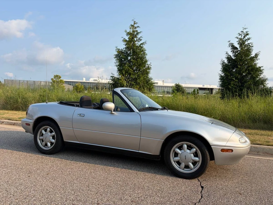 1990 Mazda NA MX-5 Miata - Image 8 of 18