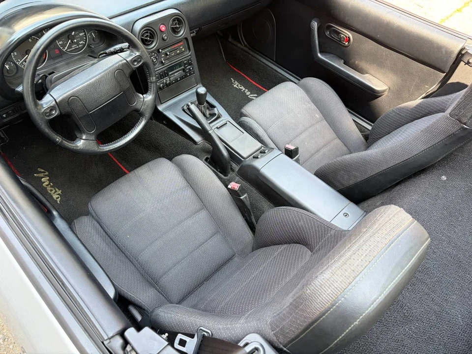 1990 Mazda NA MX-5 Miata - Image 13 of 18