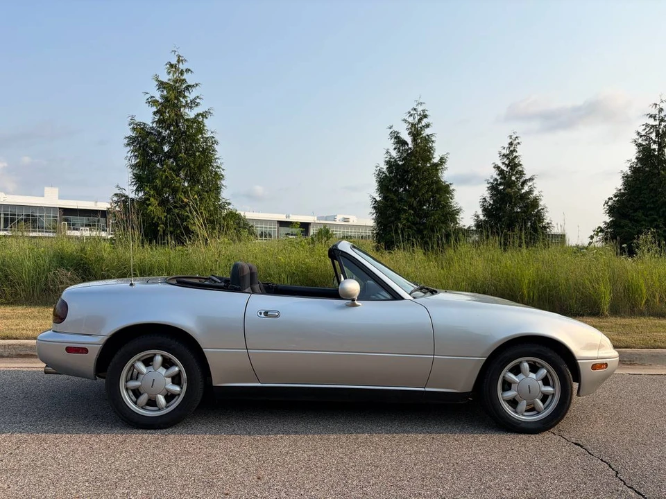 1990 Mazda NA MX-5 Miata - Image 5 of 18