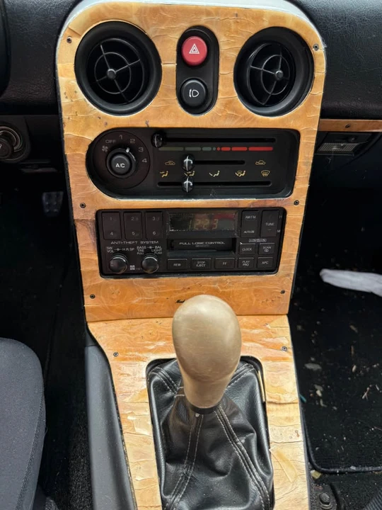 1990 Mazda NA MX-5 Miata - Image 11 of 15