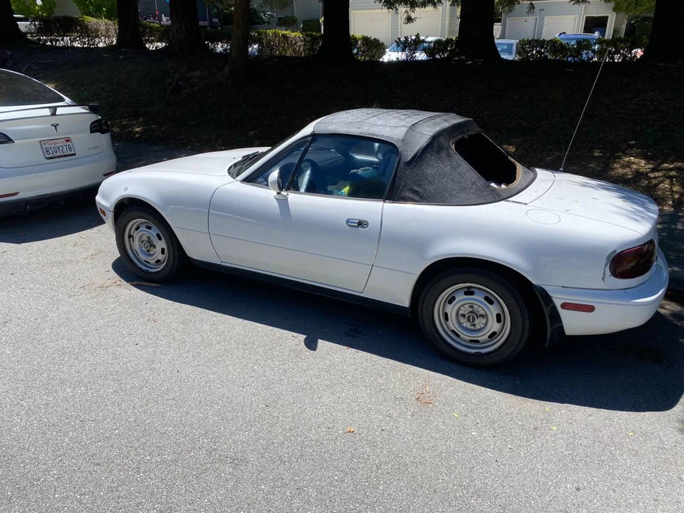 1990 Mazda NA MX-5 Miata - Image 6 of 8