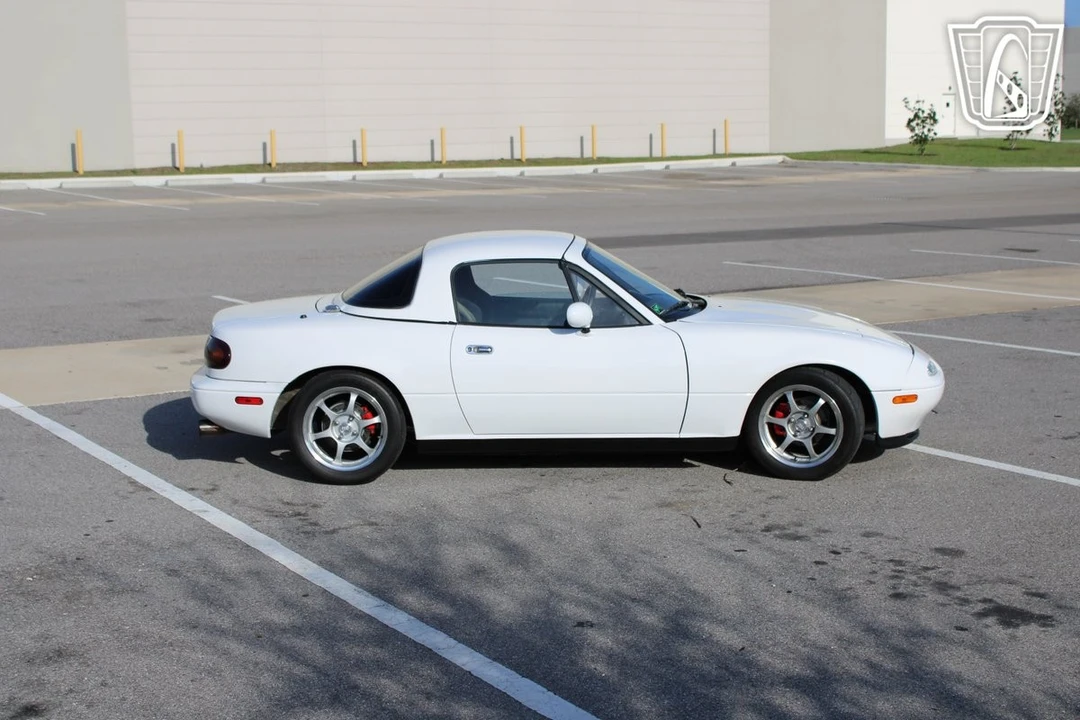 1990 Mazda NA MX-5 Miata - Image 11 of 12