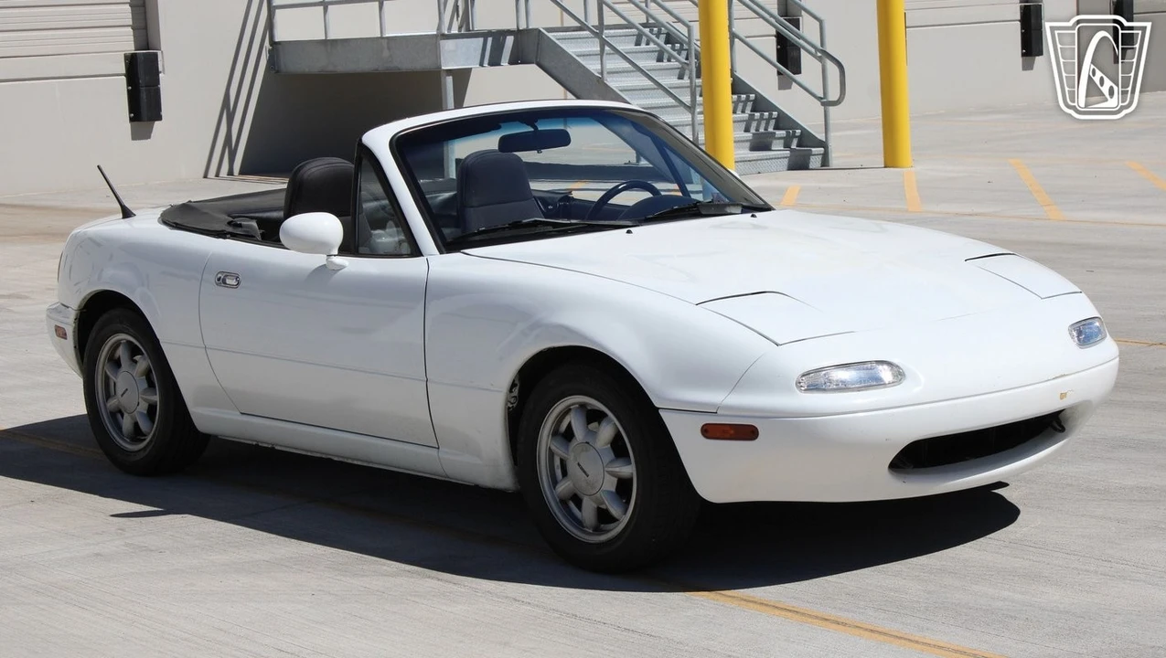 1990 Mazda NA MX-5 Miata - Image 4 of 12