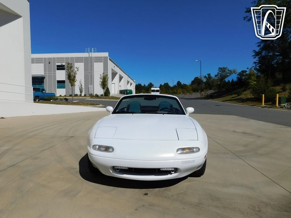 1990 Mazda NA MX-5 Miata - Image 17 of 21