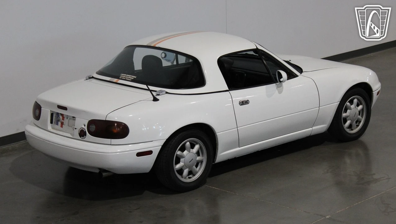 1990 Mazda NA MX-5 Miata - Image 9 of 12
