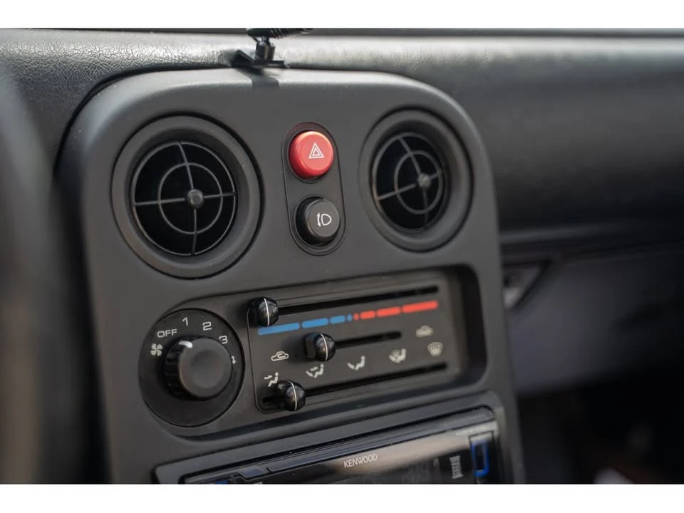 1990 Mazda NA MX-5 Miata - Image 17 of 18