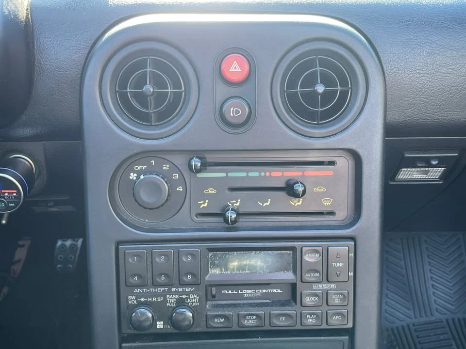 1990 Mazda NA MX-5 Miata - Image 17 of 20