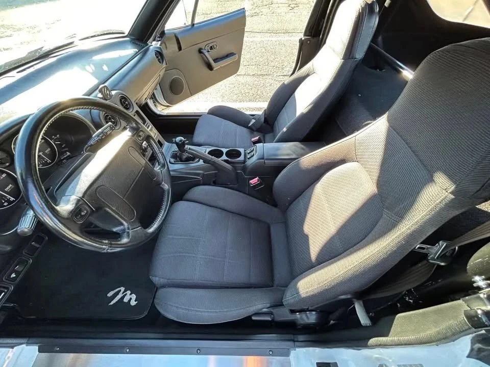 1990 Mazda NA MX-5 Miata - Image 12 of 14