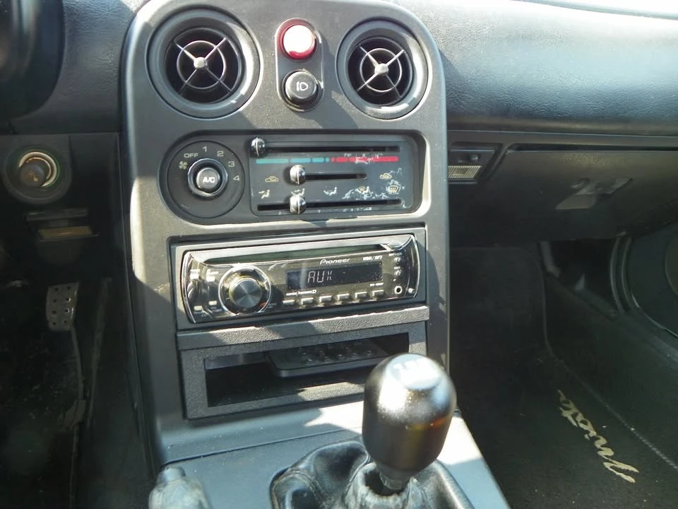 1990 Mazda NA MX-5 Miata - Image 10 of 15