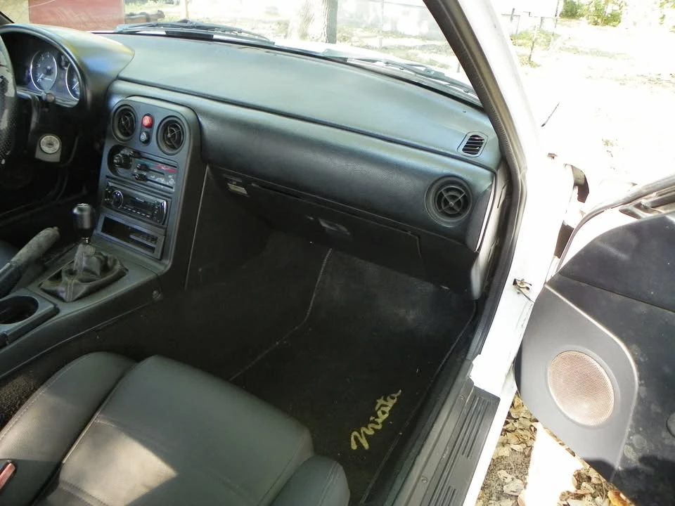 1990 Mazda NA MX-5 Miata - Image 14 of 15