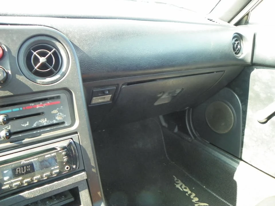 1990 Mazda NA MX-5 Miata - Image 11 of 15