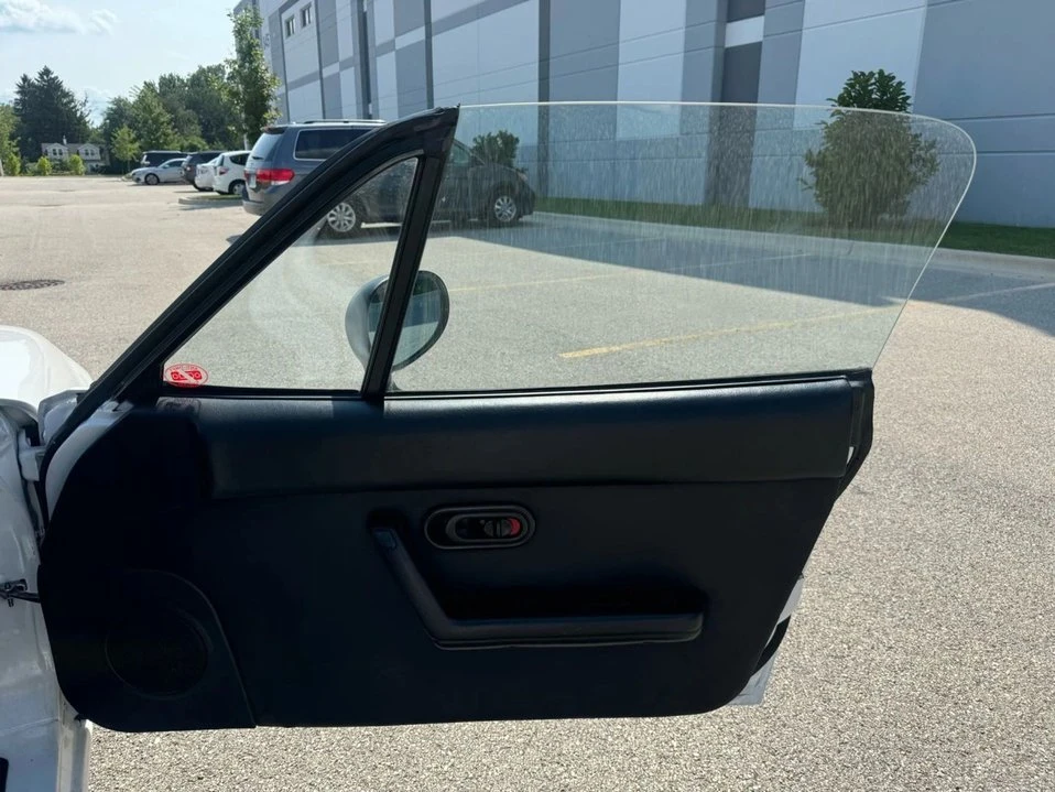 1990 Mazda NA MX-5 Miata - Image 15 of 18
