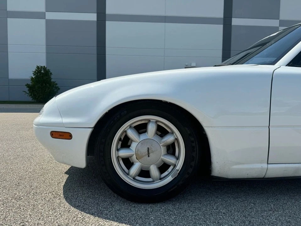 1990 Mazda NA MX-5 Miata - Image 17 of 18