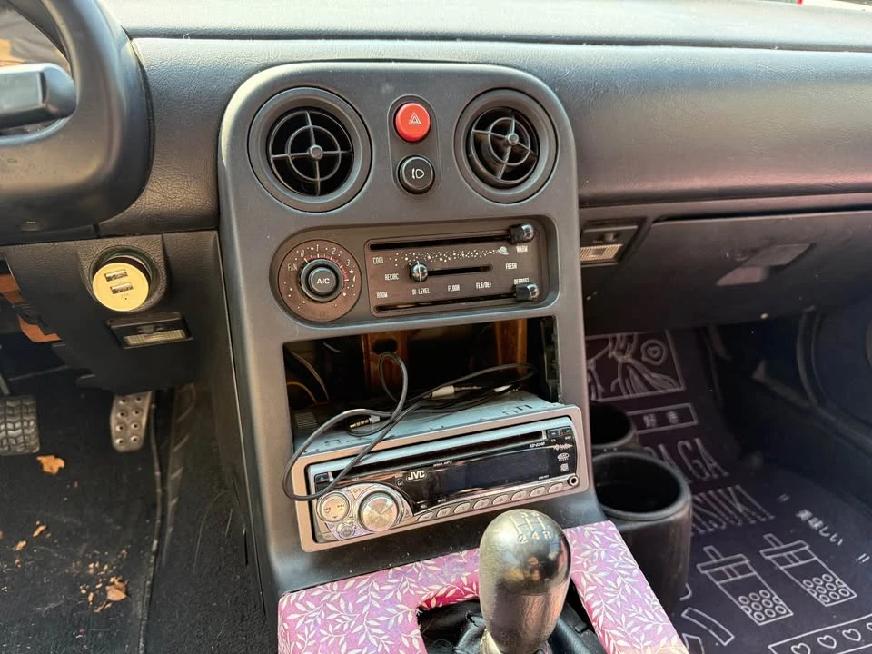1990 Mazda NA MX-5 Miata - Image 10 of 14