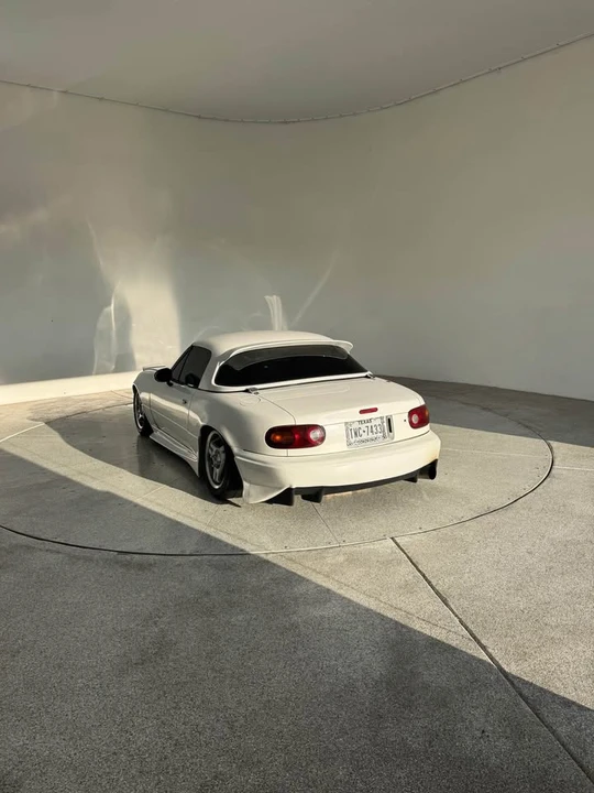 1990 Mazda NA MX-5 Miata - Image 5 of 6