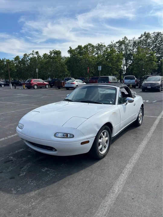1990 Mazda NA MX-5 Miata - Image 2 of 3