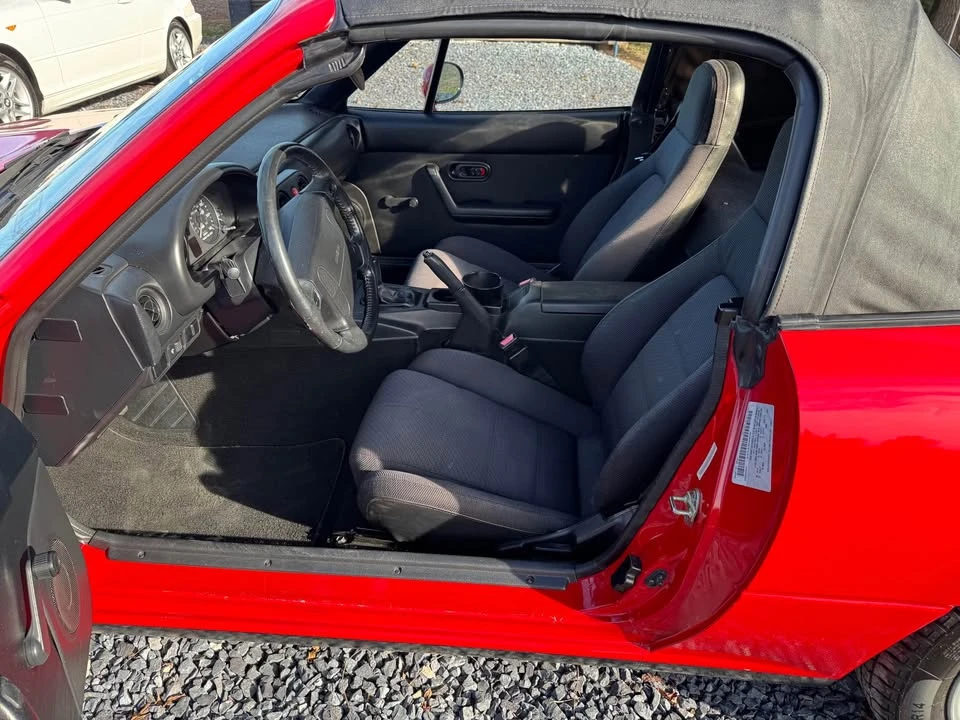 1990 Mazda NA MX-5 Miata - Image 7 of 8