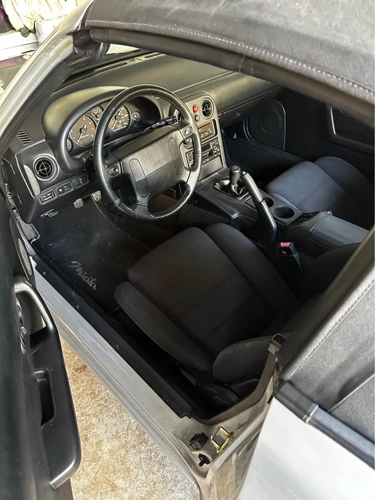 1990 Mazda NA MX-5 Miata - Image 19 of 20