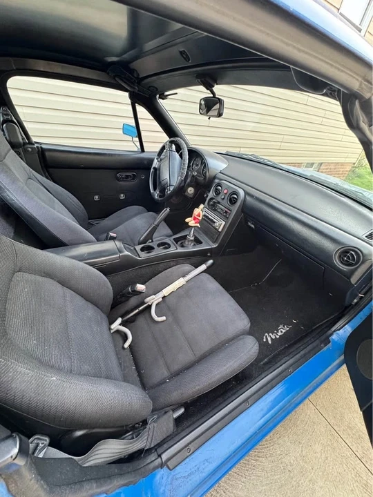 1990 Mazda NA MX-5 Miata - Image 6 of 8