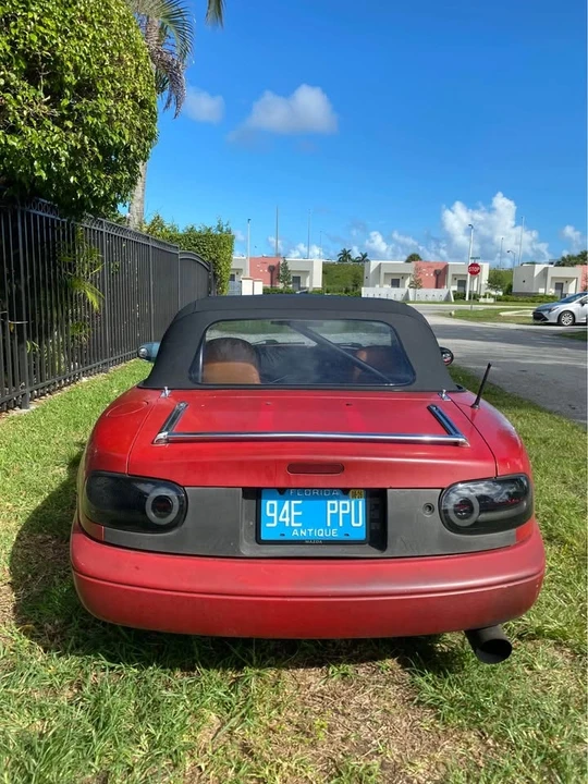 1990 Mazda NA MX-5 Miata - Image 5 of 12