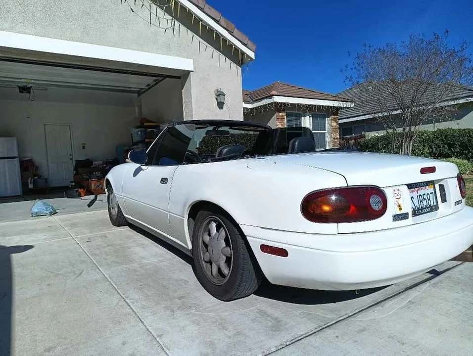 1990 Mazda NA MX-5 Miata - Image 5 of 8