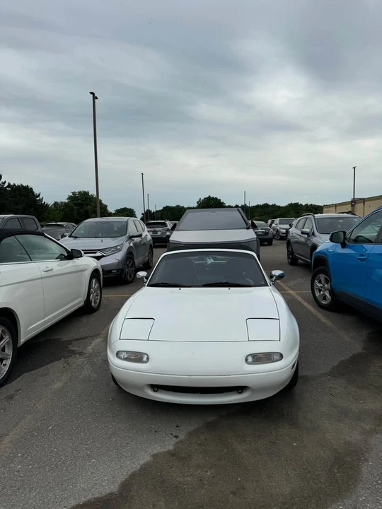 1990 Mazda NA MX-5 Miata - Image 5 of 6