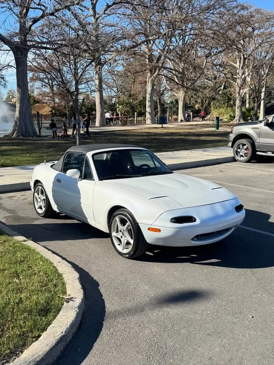1990 Mazda NA MX-5 Miata - Image 2 of 8