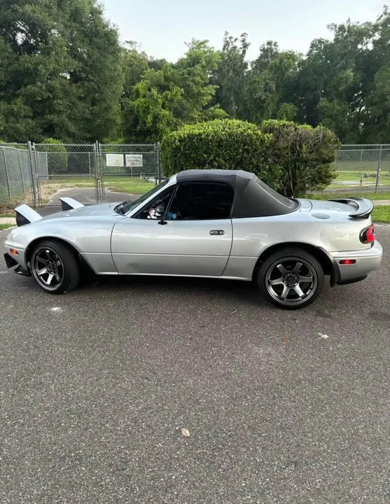 1990 Mazda NA MX-5 Miata - Image 5 of 11