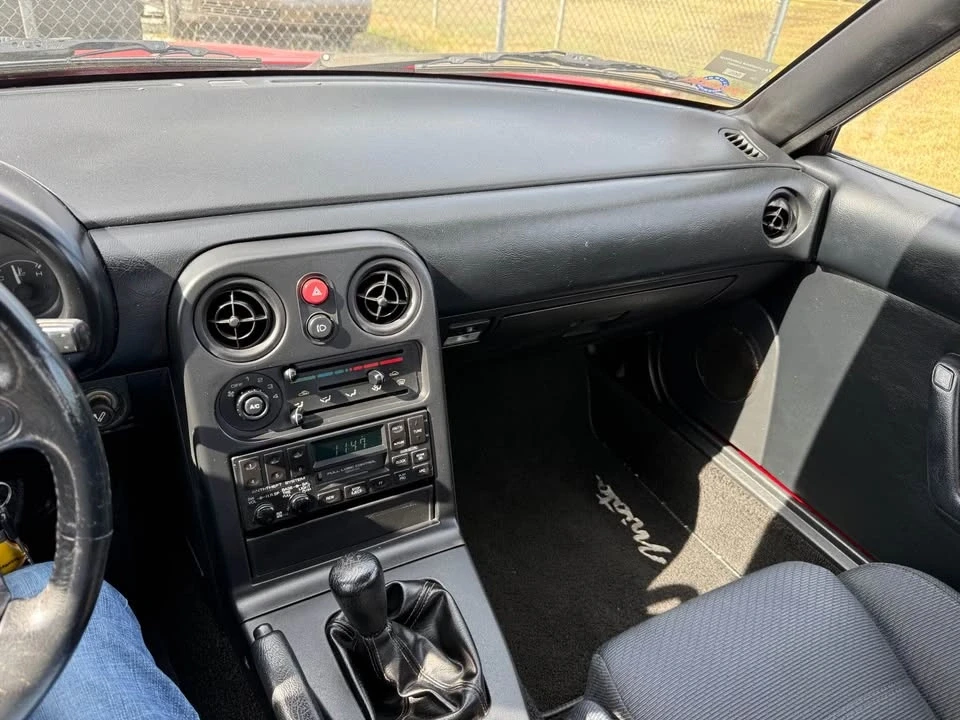 1990 Mazda NA MX-5 Miata - Image 13 of 15