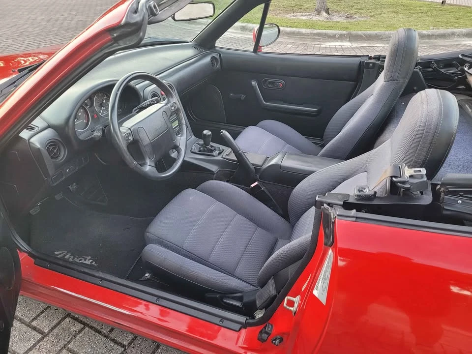 1990 Mazda NA MX-5 Miata - Image 11 of 16