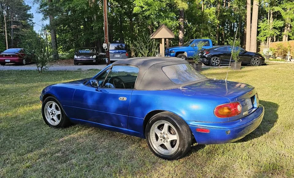 1990 Mazda NA MX-5 Miata - Image 5 of 11