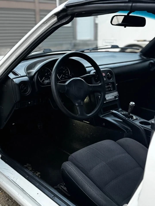 1990 Mazda NA MX-5 Miata - Image 8 of 10