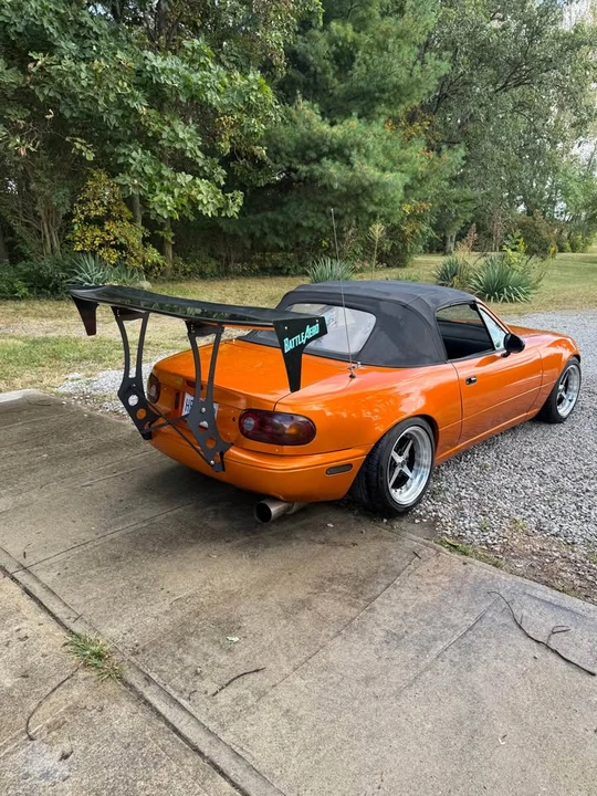 1990 Mazda NA MX-5 Miata - Image 5 of 10