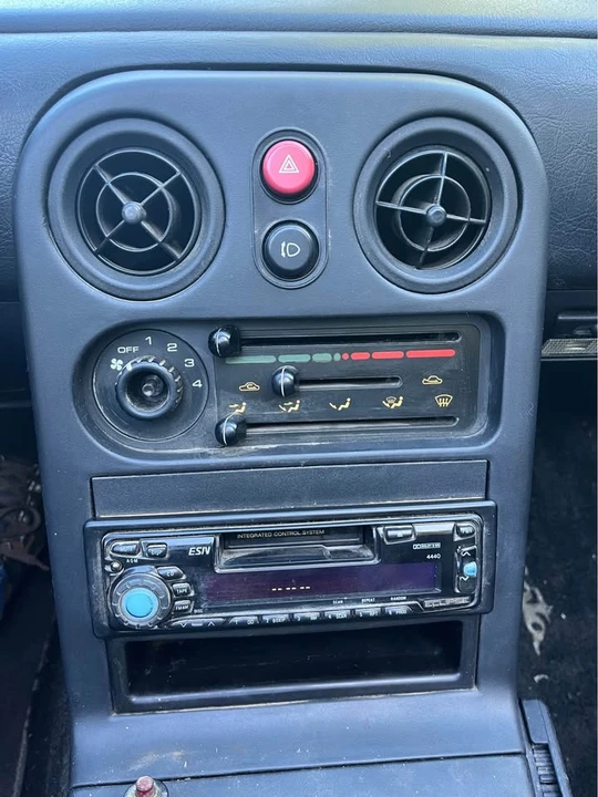 1990 Mazda NA MX-5 Miata - Image 5 of 8