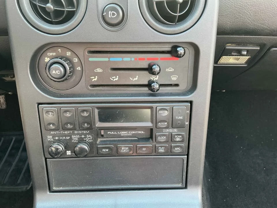 1989 Mazda NA MX-5 Miata - Image 6 of 8