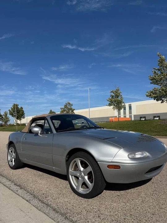 1990 Mazda NA MX-5 Miata - Image 6 of 10