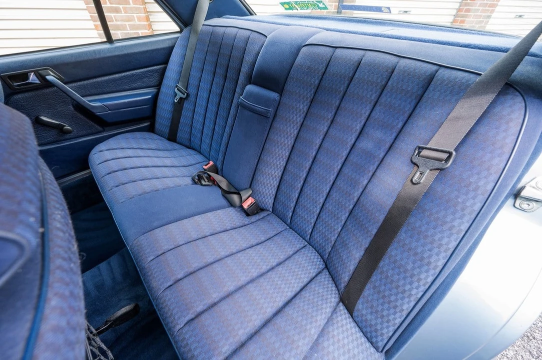 1990 Mercedes-Benz 190E - Image 12 of 30