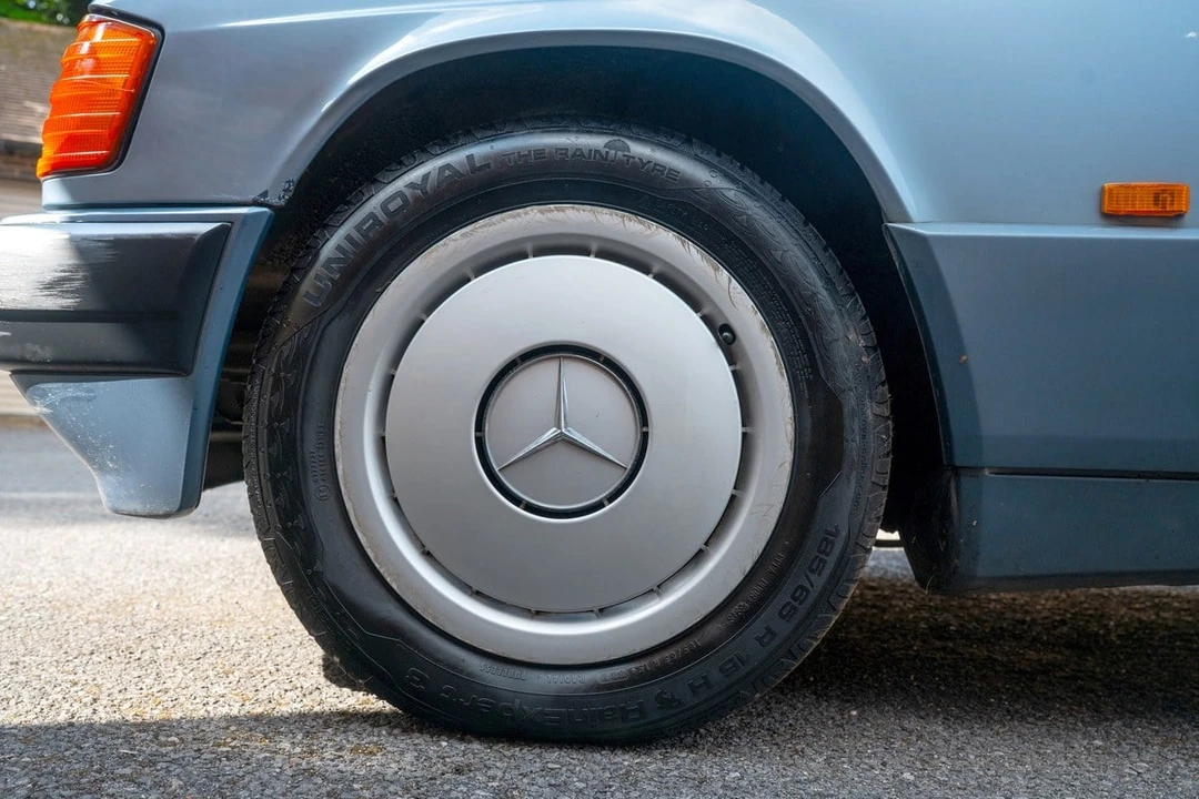 1990 Mercedes-Benz 190E - Image 24 of 30