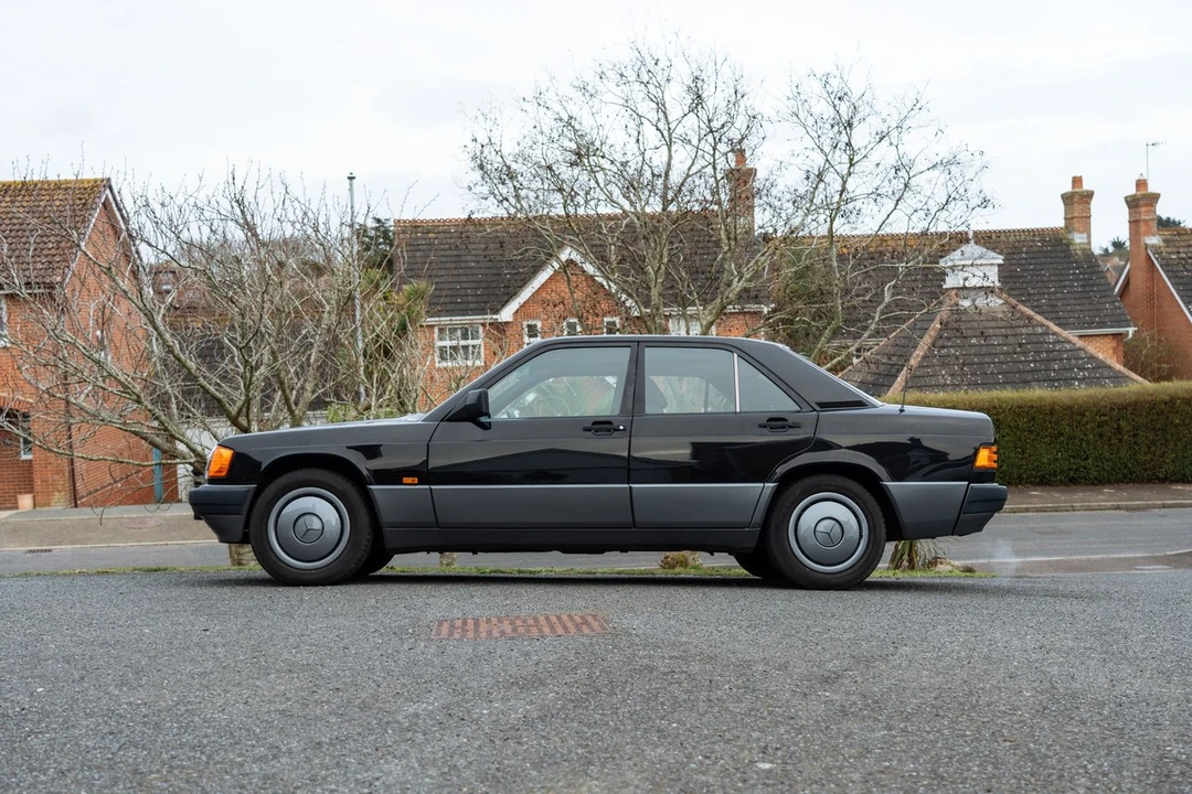 1990 Mercedes-Benz 190E - Image 2 of 30