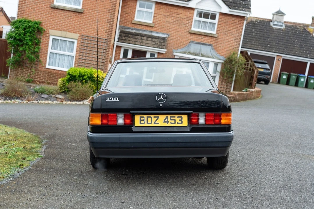 1990 Mercedes-Benz 190E - Image 25 of 30
