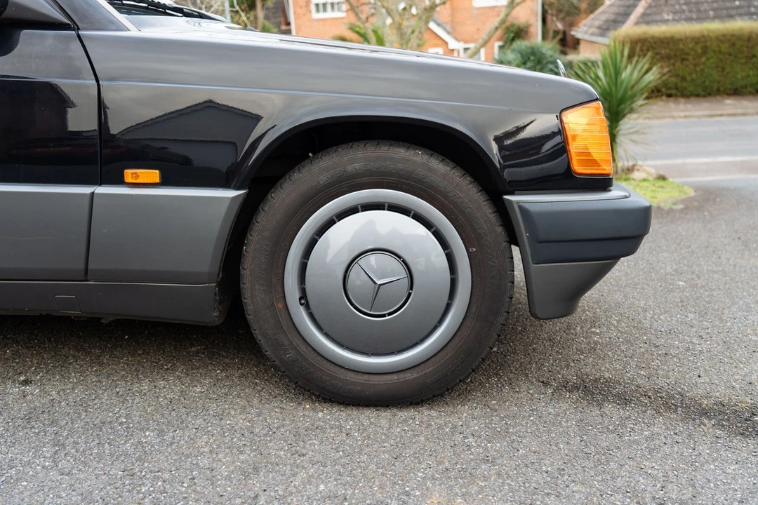 1990 Mercedes-Benz 190E - Image 14 of 30