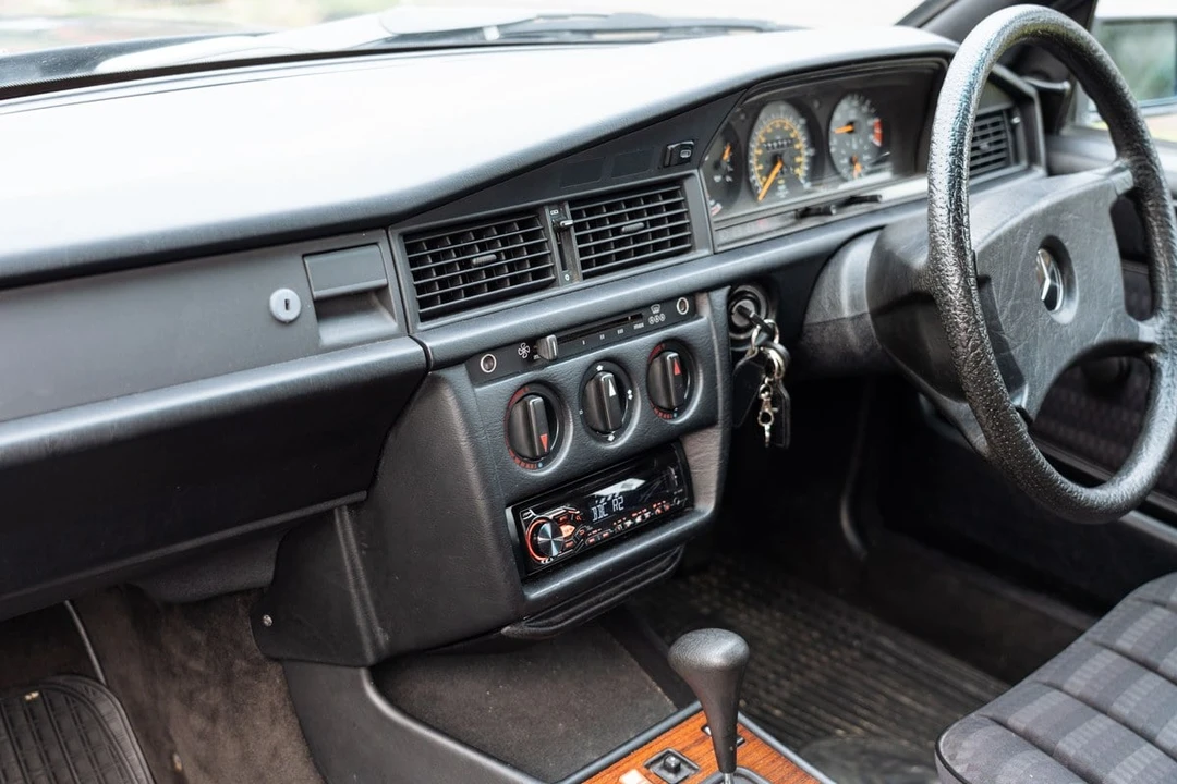 1990 Mercedes-Benz 190E - Image 12 of 30