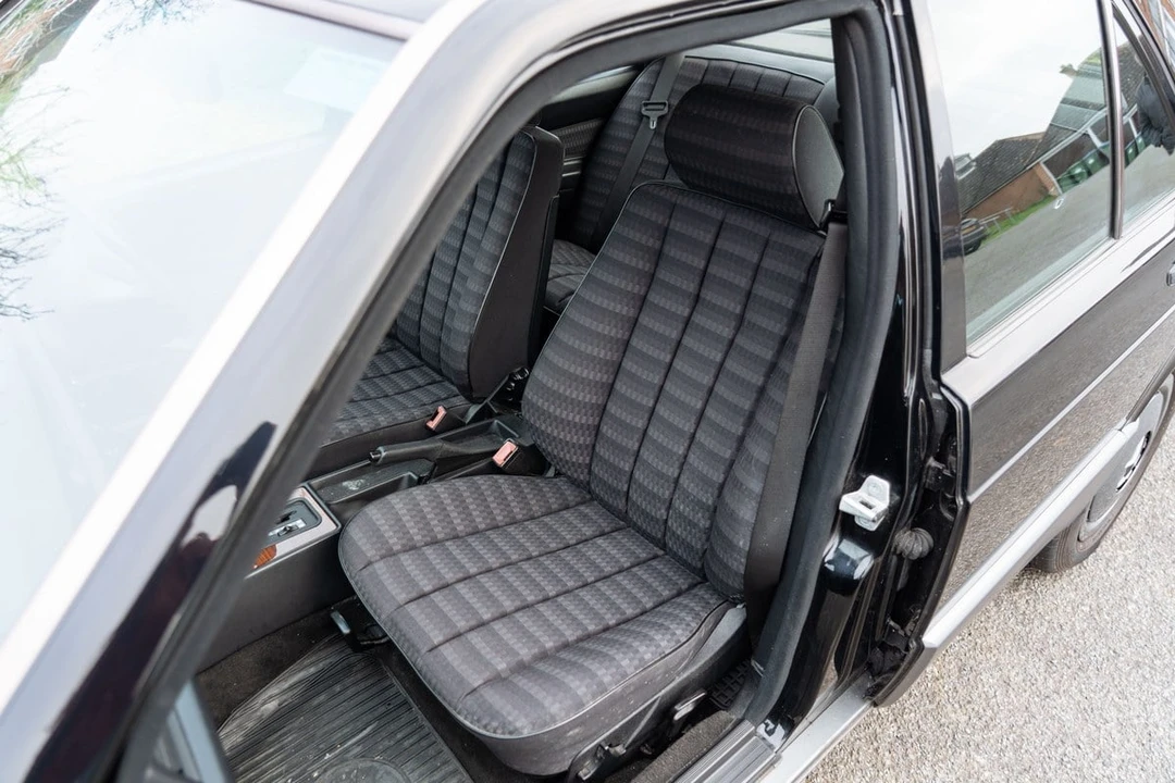 1990 Mercedes-Benz 190E - Image 10 of 30