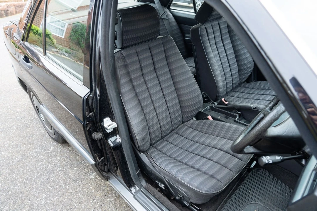 1990 Mercedes-Benz 190E - Image 9 of 30