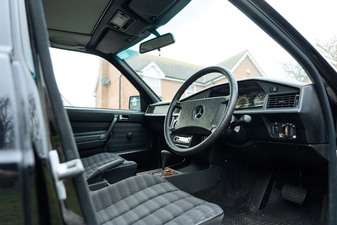 1990 Mercedes-Benz 190E - Image 7 of 30