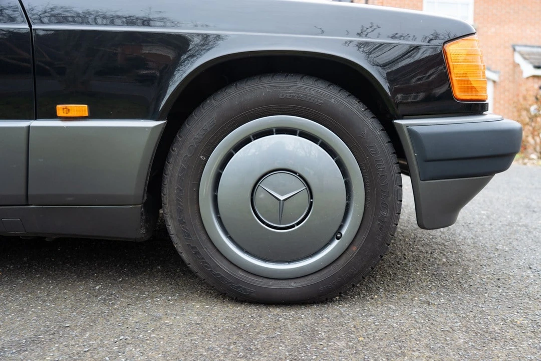 1990 Mercedes-Benz 190E - Image 16 of 30