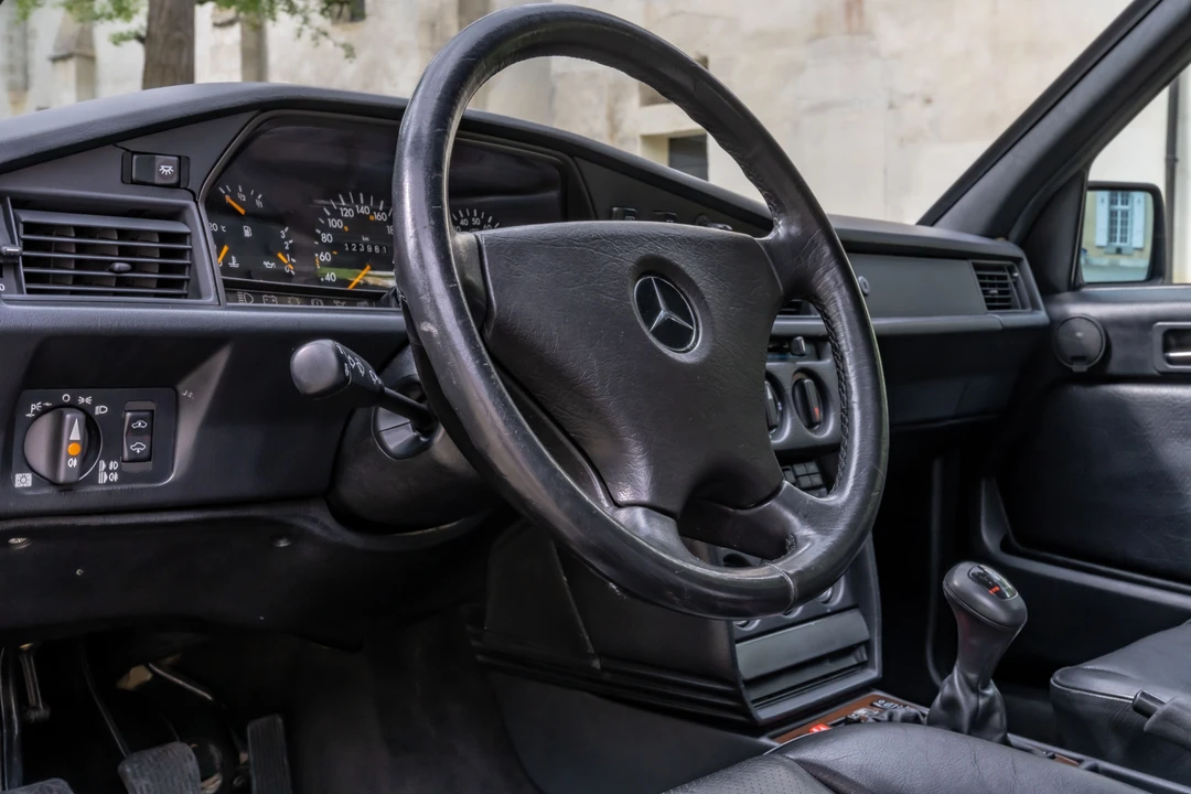 1990 Mercedes-Benz 190E 2.5-16 Evolution II - Image 17 of 31