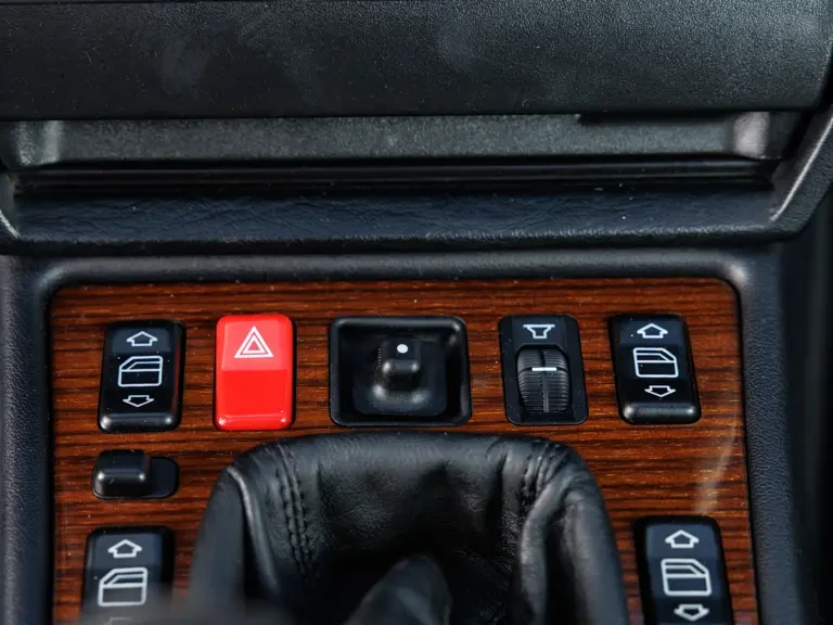 1990 Mercedes-Benz 190E 2.5-16 Evolution II - Image 26 of 31